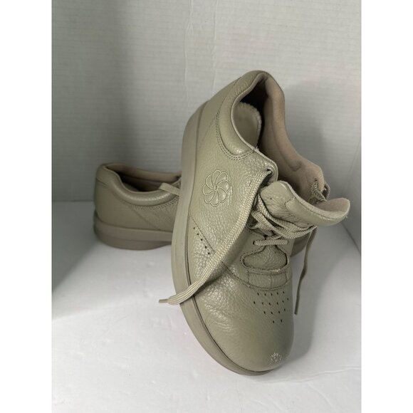 P.W. Minor Comfort Women's Walking Shoes Sz 8 khaki Lace Up Sneakers - Picture 8 of 9